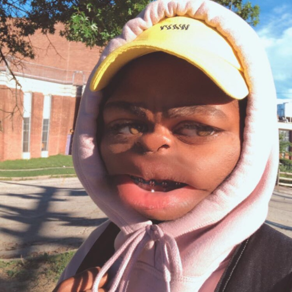 Meet your Posher, Akieam